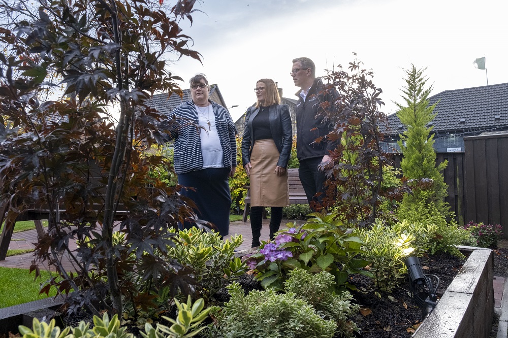 St Andrew’s Hospice enjoys new serenity garden thanks to Barratt