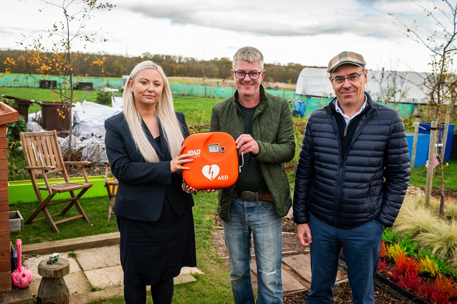 Taylor Wimpey gives support to Airdrie hospice and donates Winchburgh defibrillator