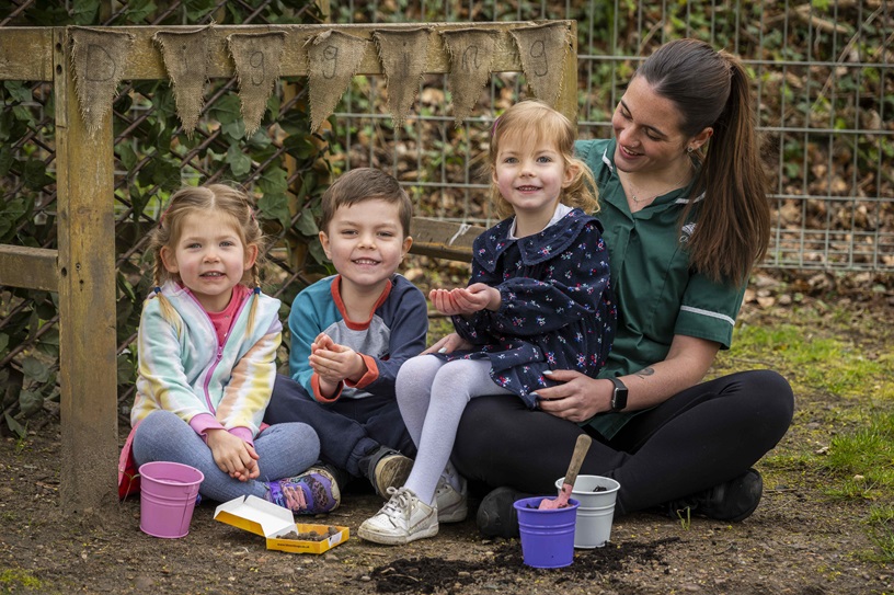 Dandara donates seed bombs to local organisations