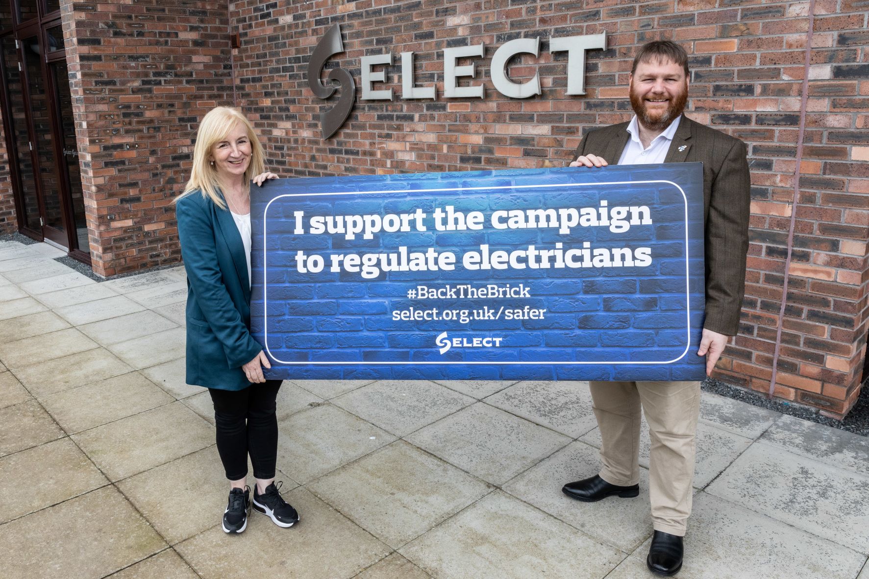 MP Owen Thompson visits SELECT HQ and adds his support for regulation of electrical industry