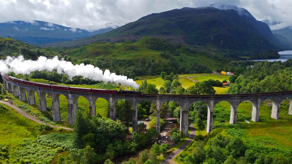 Video: Rope access engineers repair historic Glenfinnan viaduct