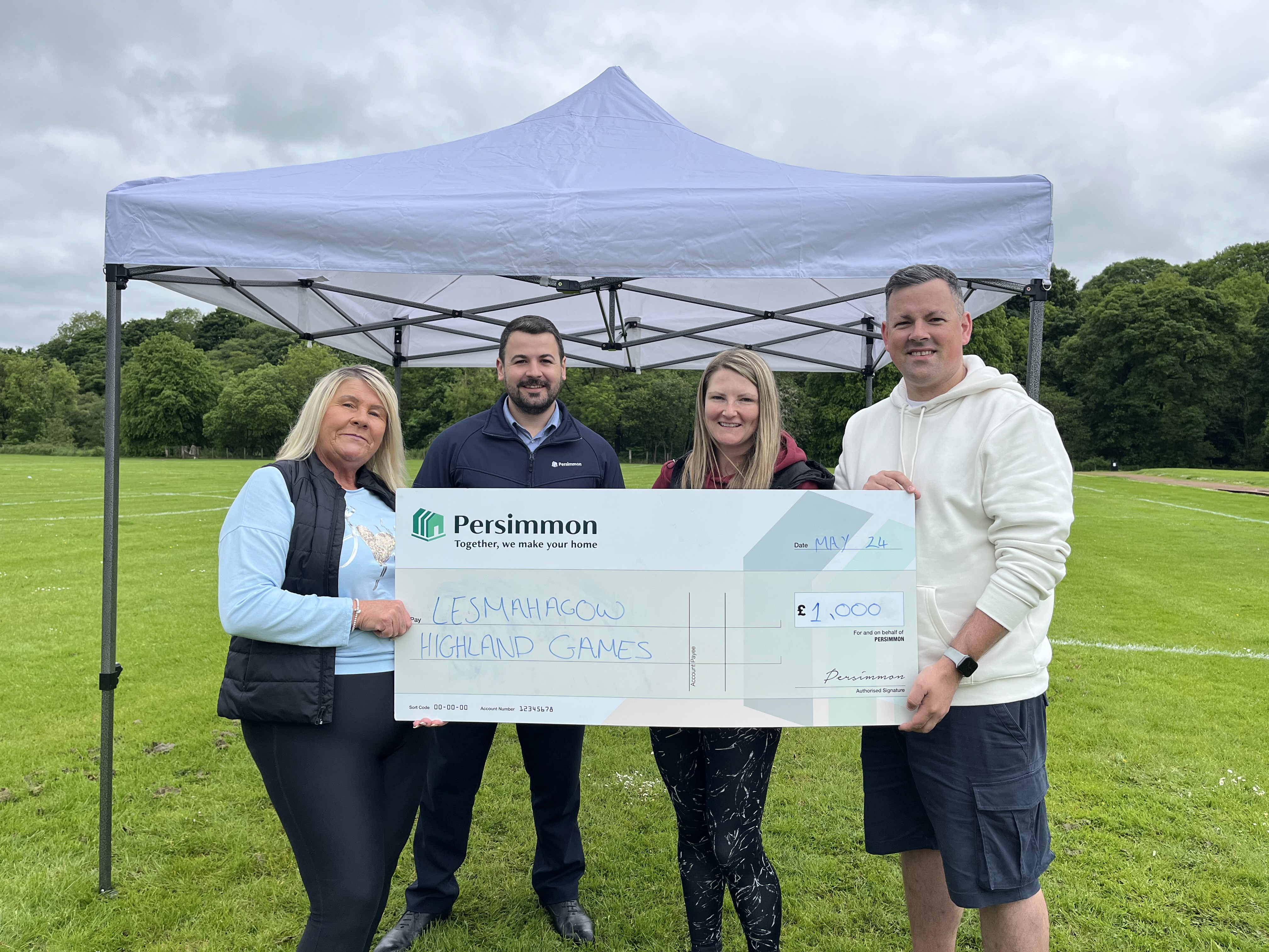 Persimmon donates £1,000 to Lesmahagow Highland Games