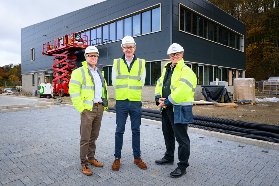 Oregon Timber Frame welcomes local MP to Selkirk site