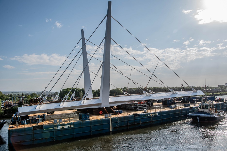 Video: Final section of the Renfrew Bridge arrives in Renfrewshire