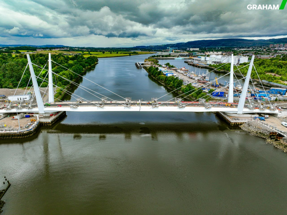 Video: Renfrew Bridge closes across river for first time