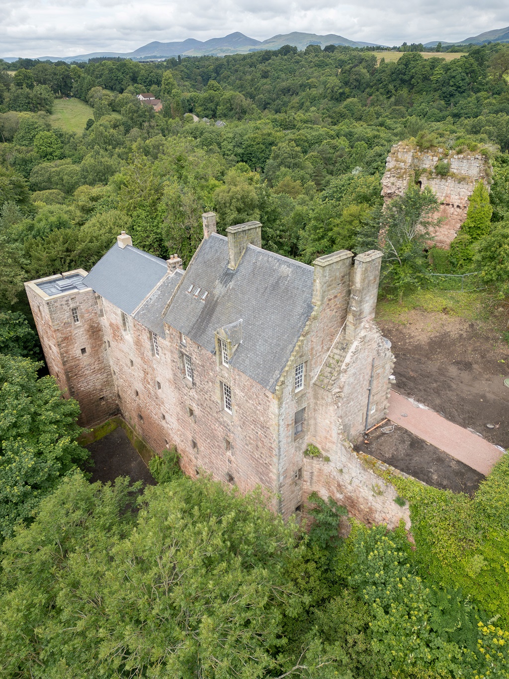 Air source heat pumps adopted at Rosslyn Castle