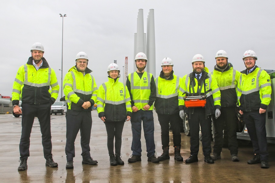 Scottish Secretary visits Scotland's first purpose built renewables hub at Port of Dundee