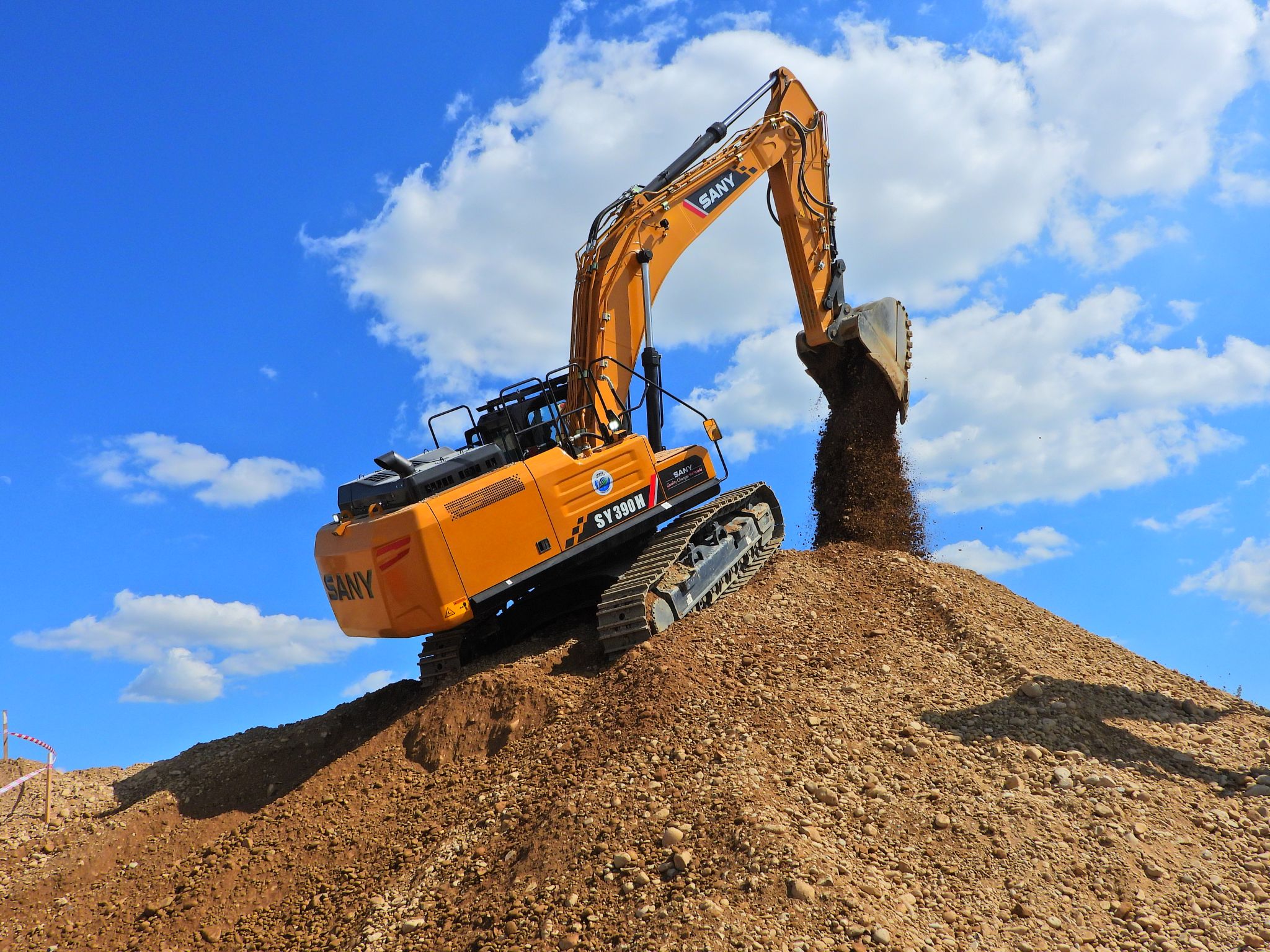 JCB to debut backhoe loader at Scottish Plant Operator Challenge as SANY signs up