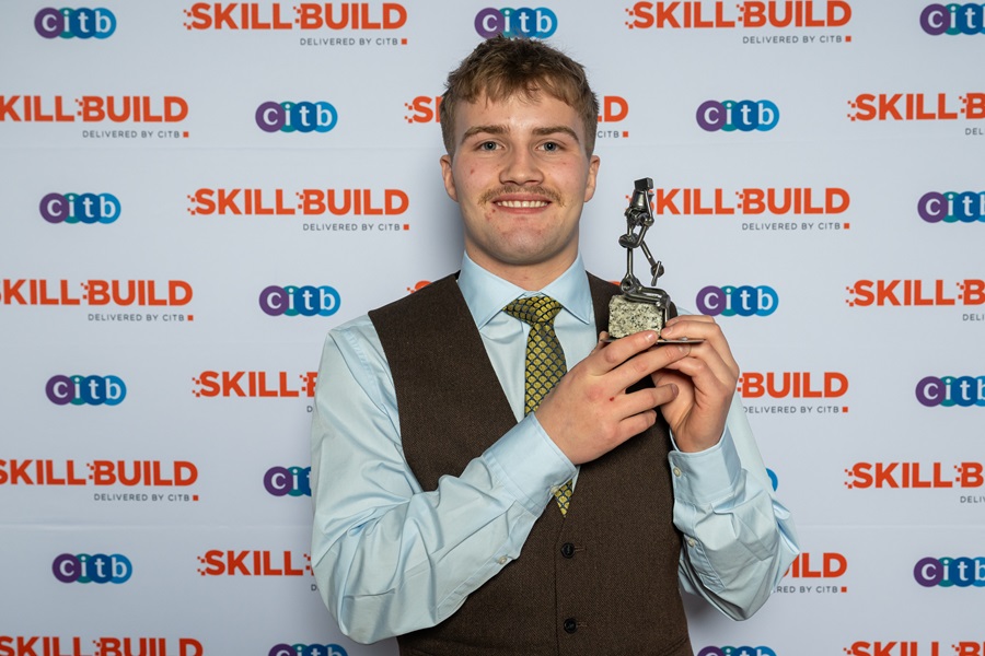 HES-trained stonemason scoops national award