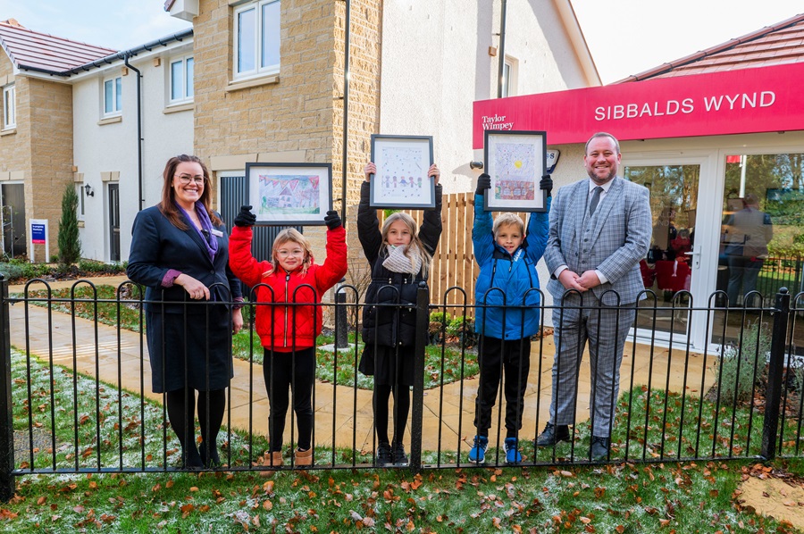 Bathgate school children help welcome new residents