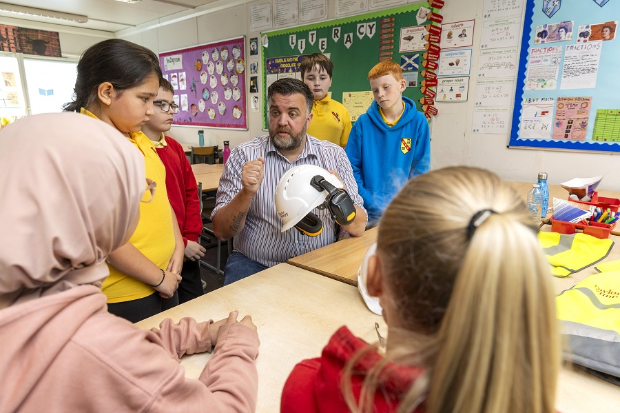 Taylor Wimpey gives lesson in safety to Robroyston schoolchildren