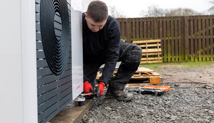 Heat pump engineers held back on installations by staff shortages